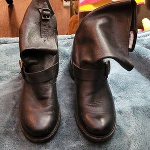 Great short Frye motorcycle boots for the season.